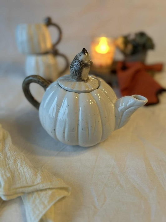 Tekanne med pinnsvinn