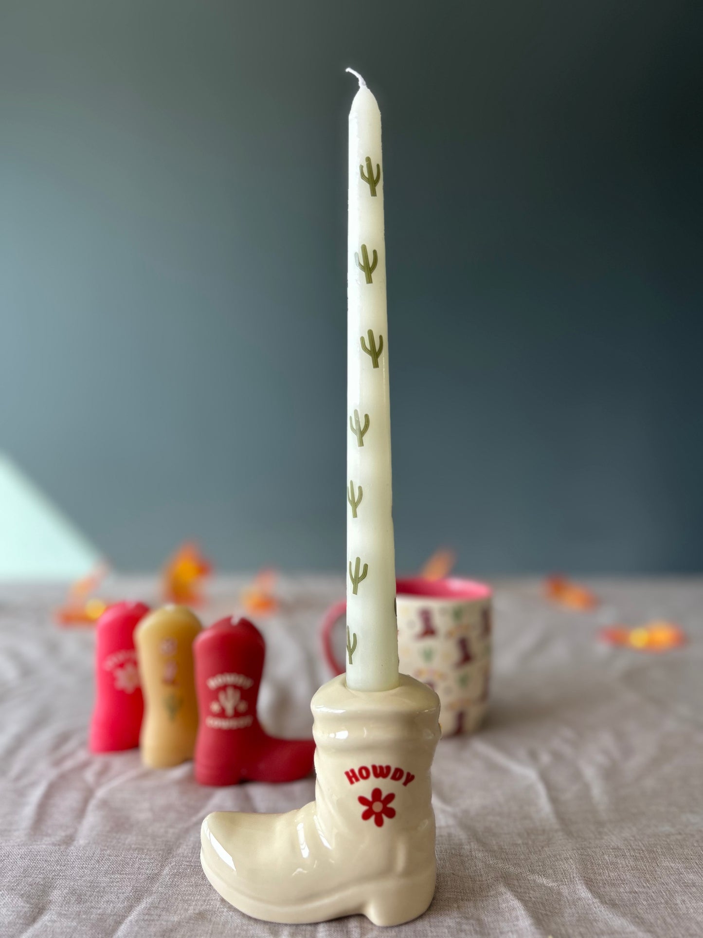 Cowboy-støvel lysestake i hvitt (inkl. kronelys)